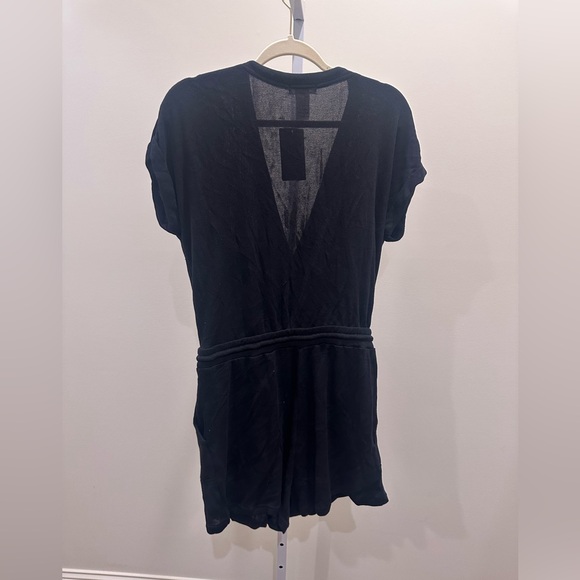 L*Space Costa Nova Knot‑Front V‑Neck Mini Cover‑Up Black L NWT (Tiny Pull Flaw) - Picture 9 of 10